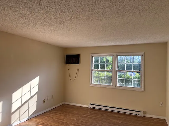 2 bed, 1000 sqft, $1,650 — Photo 2