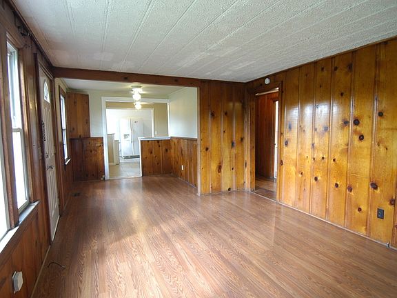 3rd image of 2031 Oakwood Ave