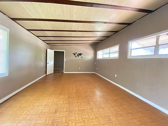 3rd image of 1008 Meadows Ave #C