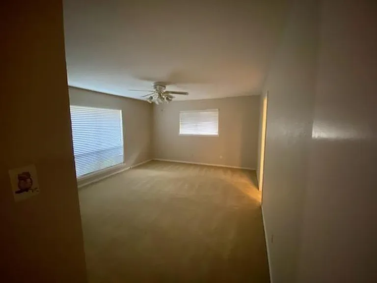 7640 Dentcrest Dr — Photo 10