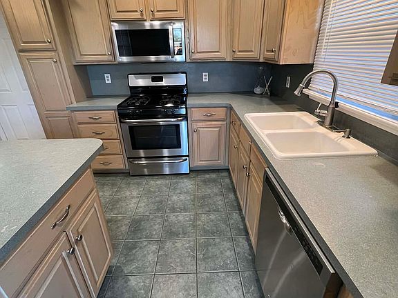 5th image of 2653 Lakeside Dr