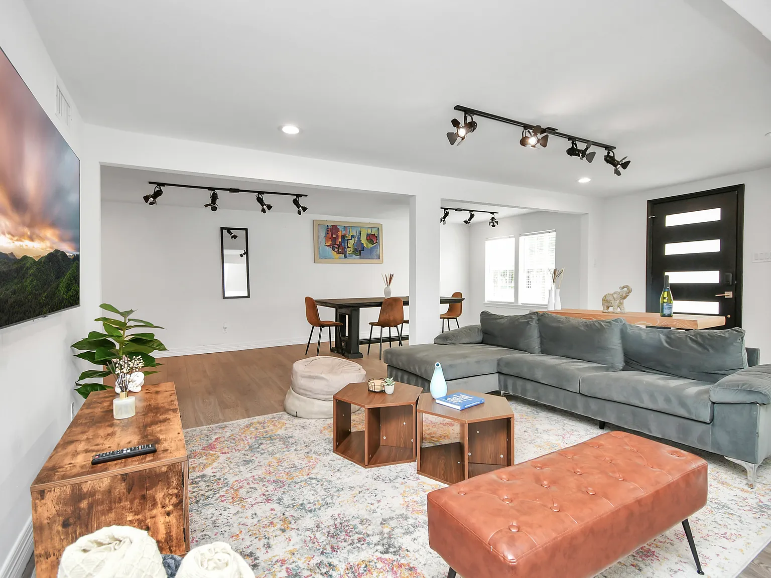 2520 Barbee St — Photo 2