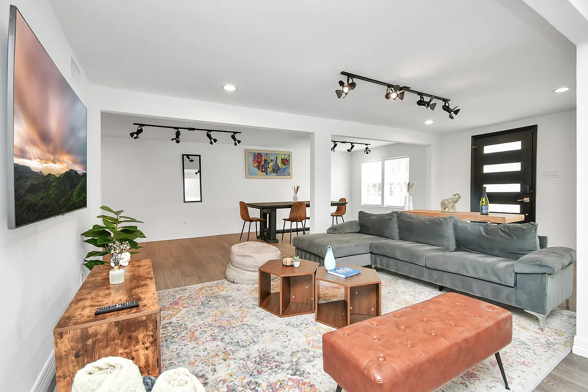 Another view of the living room - 2520 Barbee St