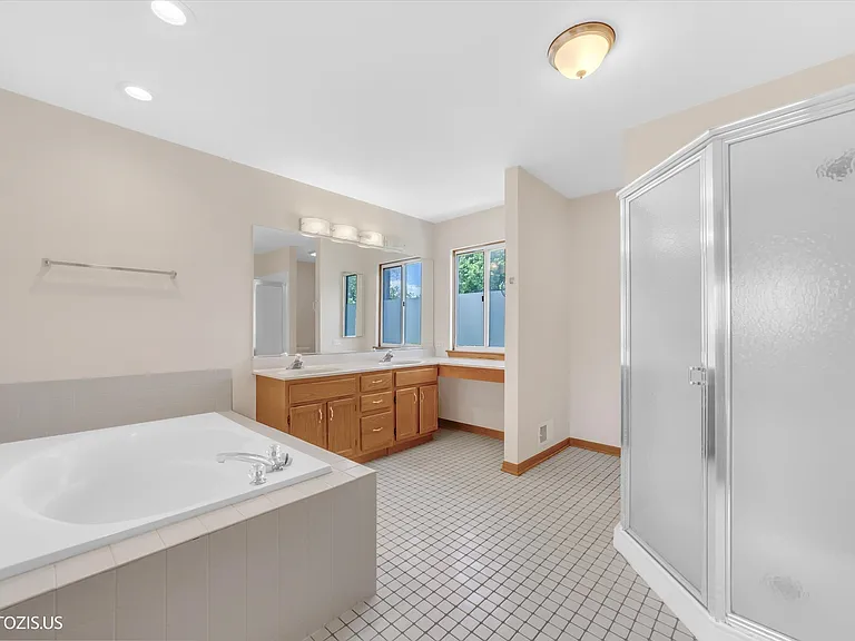 1906 Armwood Ln — Photo 24