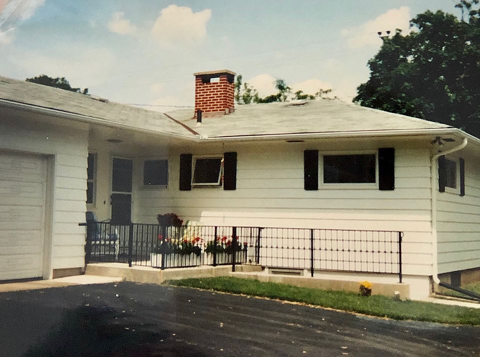 2nd image of 821 S Walnut Ave