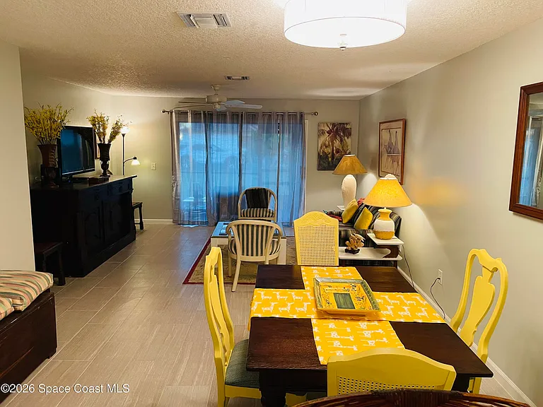 159 Queens Ct — Photo 4