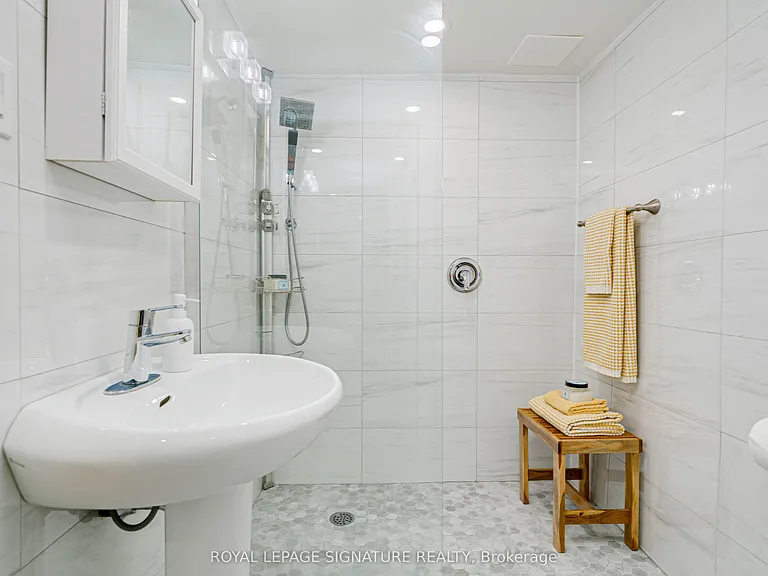 27 Coleridge Ave #LOWER — Photo 9
