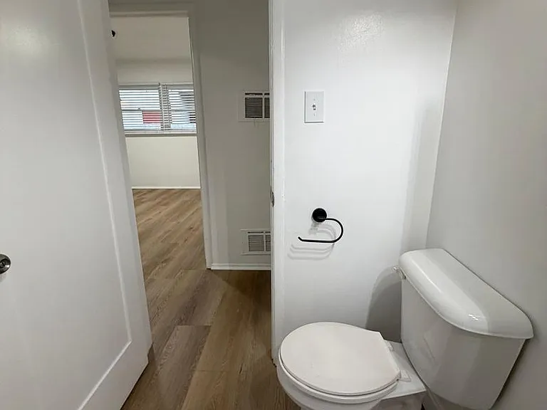 935 N Louise St — Photo 8
