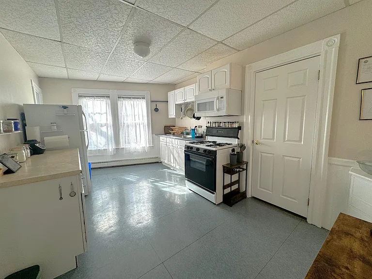 235 Columbia St #1 — Photo 8