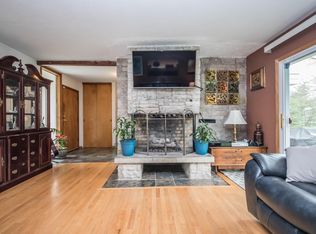 1606 S Sherwood Dr, New Berlin, WI 53151