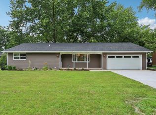 214 Pauquette Dr, Poynette, WI 53955