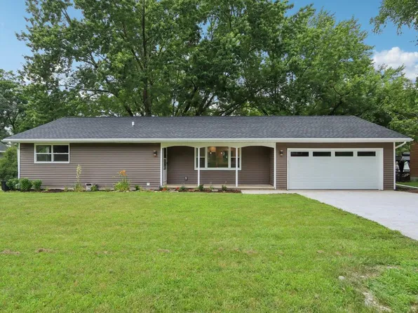 214 Pauquette Drive, Poynette, WI 53955