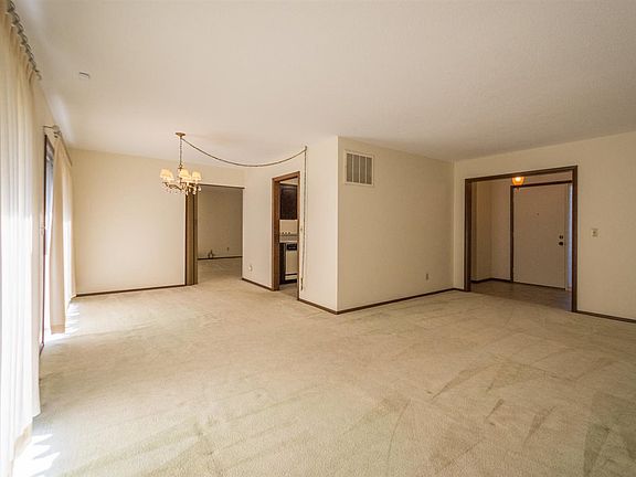 5th image of 3641 S Kingsbury Ave