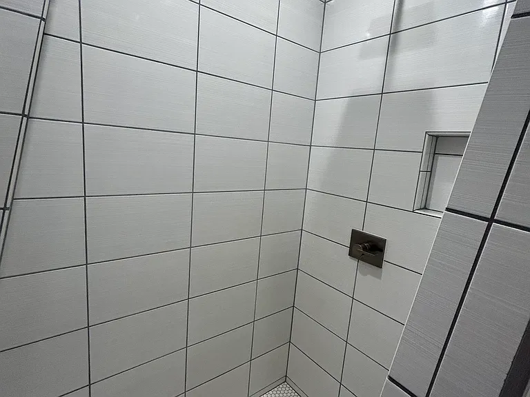Main bed shower