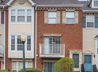 9 Dogwood St, Jersey City, NJ 07305