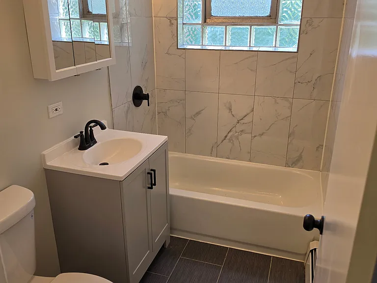 7810 S Escanaba Ave #2B — Photo 10