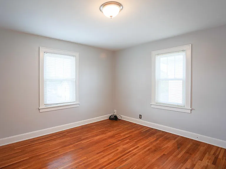815 E Chestnut St — Photo 7