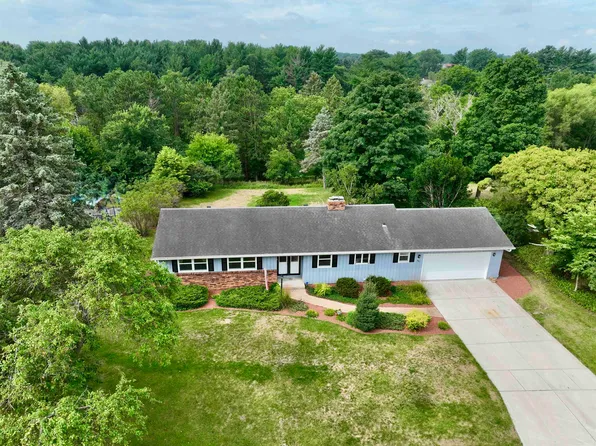 921 Park Ridge Rd, Janesville, WI 53546