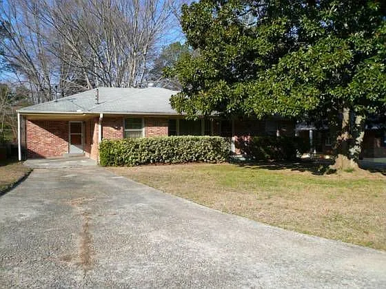 1126 S Parkwood Dr photo 1