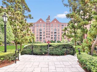 192 Garth Rd APT 4O, Scarsdale, NY 10583