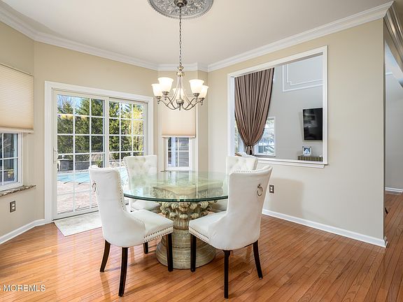 5th image of 4 Whispering Grove Boulevard