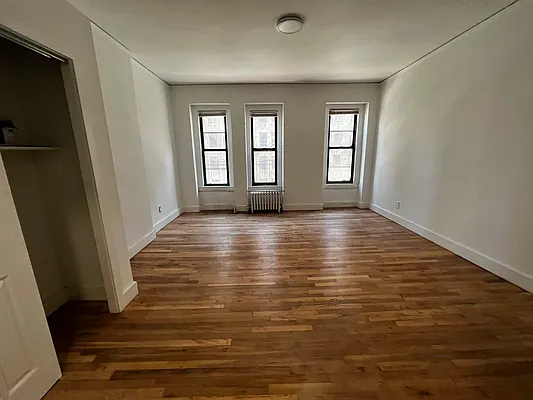 Rented by Salon Realty Corp | media 5