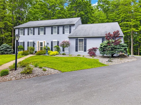 8 Silver Birch Ct, New Hartford, NY 13413