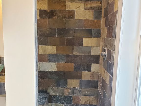 5th image of 406 E Unaka Ave