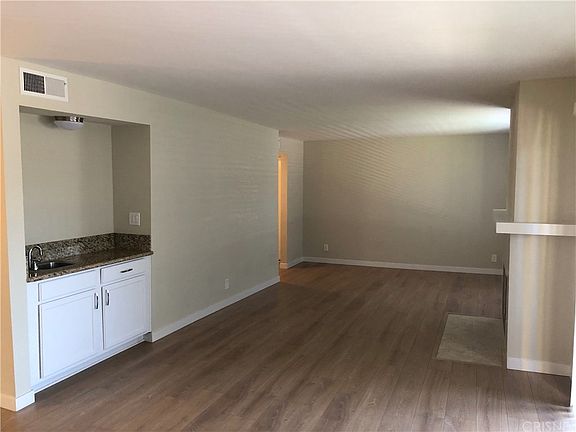 4th image of 5440 Lindley Ave Unit 102
