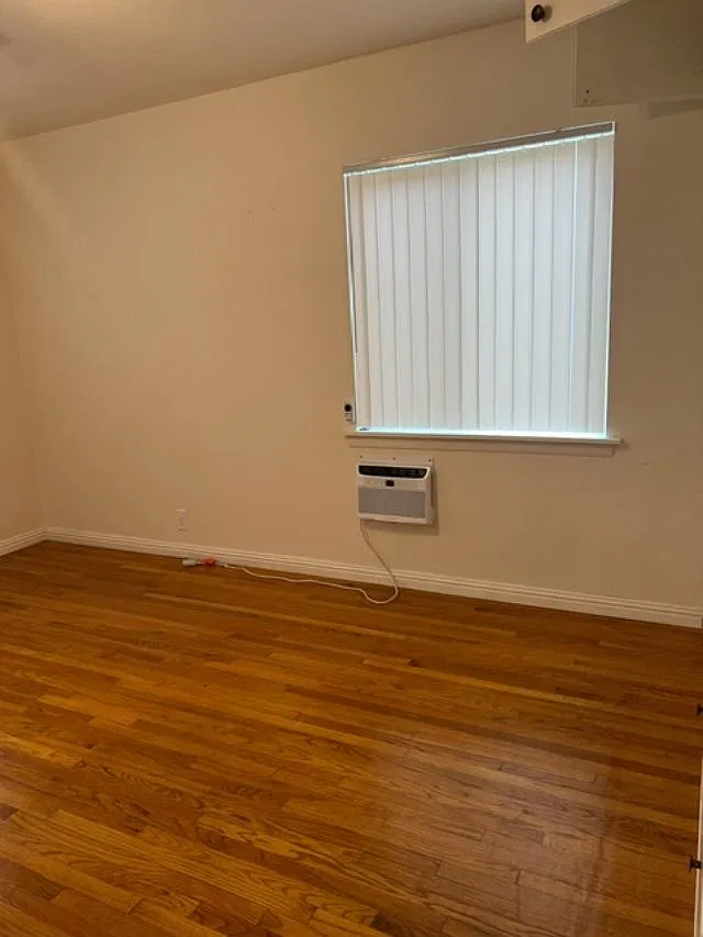 8363 Sargent Ave — Photo 2