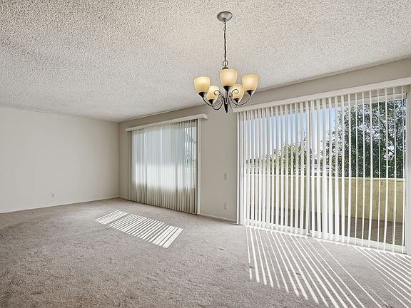 4th image of 445 S Los Robles Ave #304