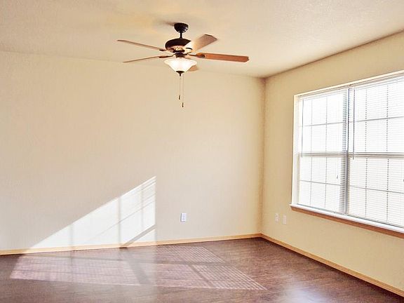 3rd image of 217 S Rolling Woods Way