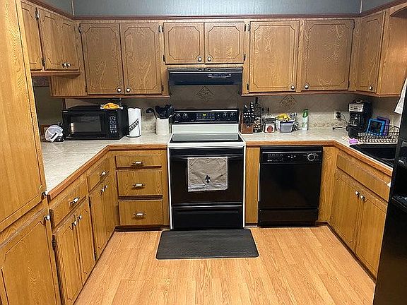3rd image of 217 Presque Isle Dr
