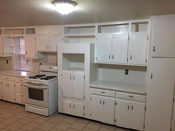 4th image of 909 N Cedardale Dr