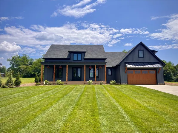 63 Mavrick Dr, Mills River, NC 28759