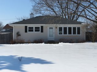 62 Fairfield Rd, Lindenhurst, IL 60046