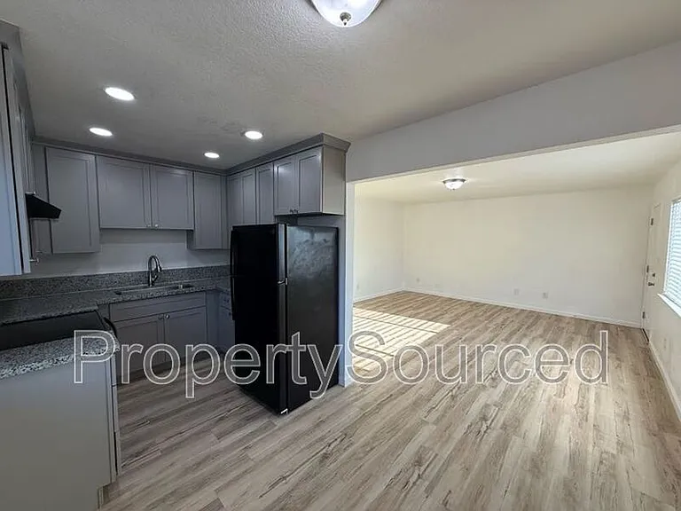 911 H St #1 — Photo 8