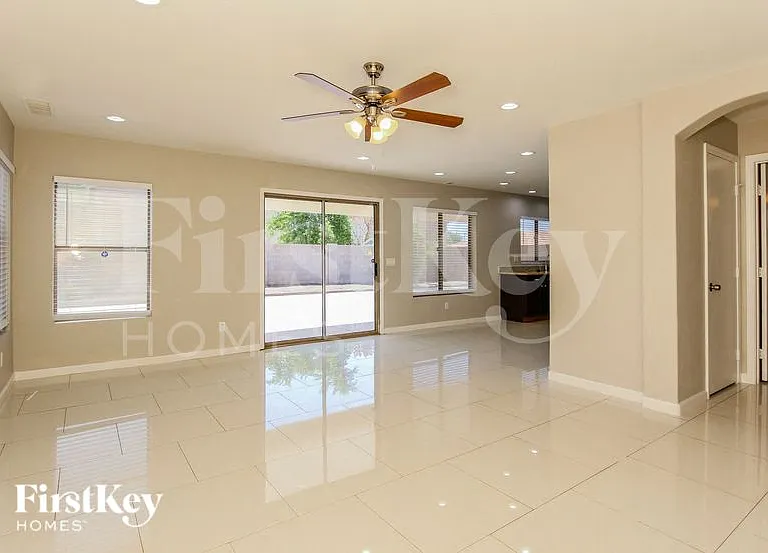 7159 W Stella Ave — Photo 3
