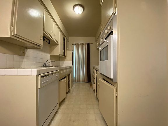 3rd image of 157 Esperanza Ave APT G