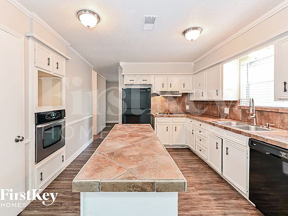 5th image of 16215 Coral Bay St