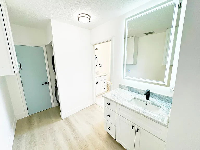 101 S Corona Ave — Photo 17