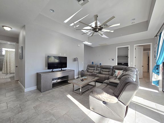 4th image of 2813 SW 8th Pl