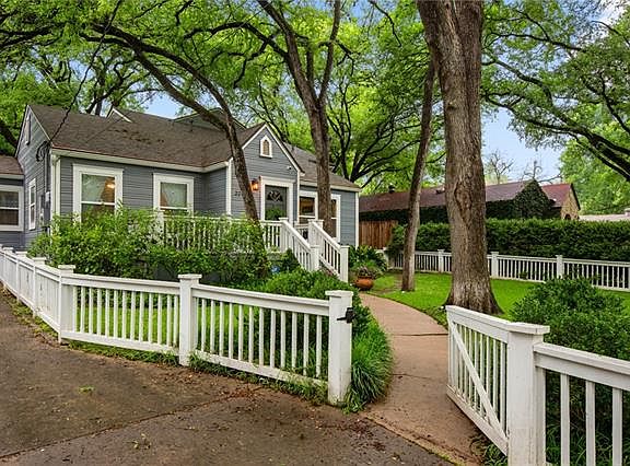 3rd image of 2200 Sharon Ln
