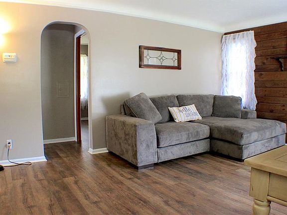 3rd image of 7918 Bremen Ave