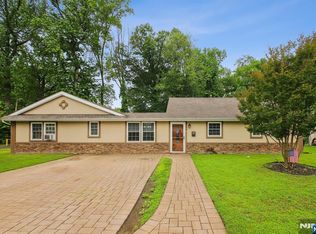 160 Howard Ave, Rochelle Park, NJ 07662