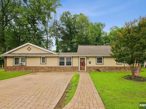 160 Howard Ave, Rochelle Park, NJ 07662