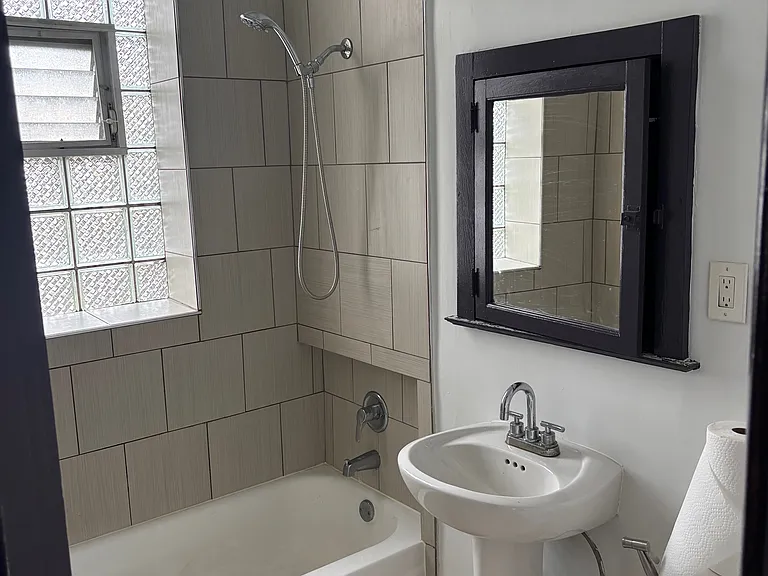 2250 W Armitage Ave #1E — Photo 13