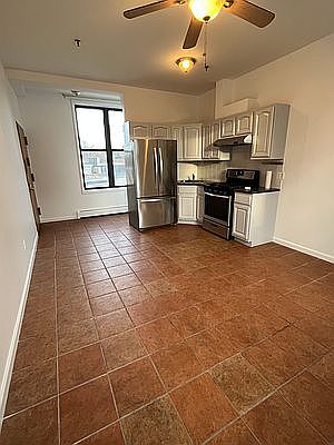 5th image of 729 Fulton St #3