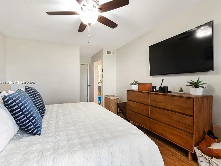 1411 W Fairway Rd #VILLA — Photo 32
