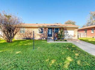 106 Ridgecrest Dr, Euless, TX 76040